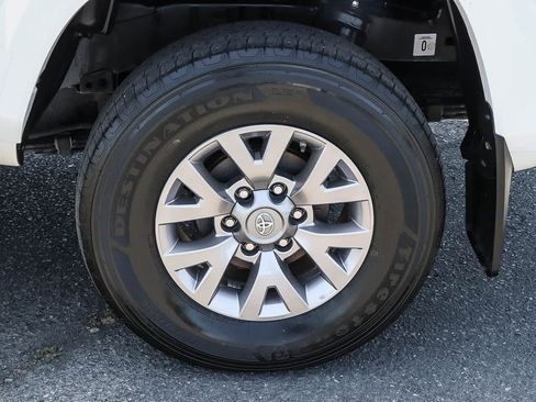 Used 2019 Toyota Tacoma SR5 RWD image 13