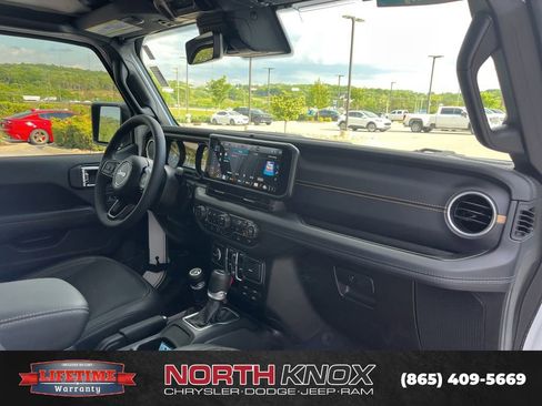 Used 2025 Jeep Gladiator Sport AWD/4WD image 27
