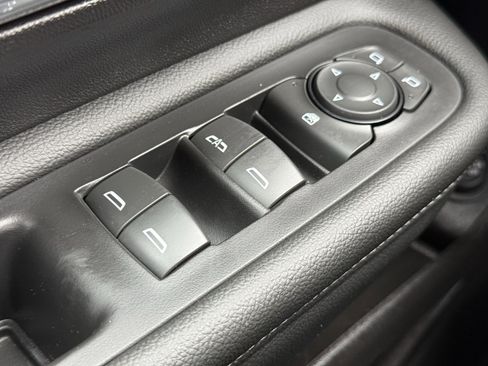 Used 2024 GMC Terrain SLT image 26