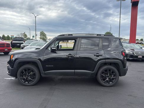 Used 2018 Jeep Renegade Altitude w/ UConnect 8.4 Nav Group AWD/4WD image 2