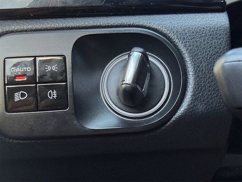 Used 2019 Porsche Cayenne image 24