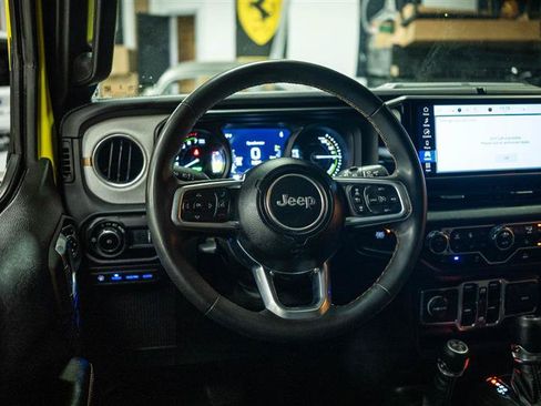 Used 2024 Jeep Wrangler Unlimited Sahara AWD/4WD image 15