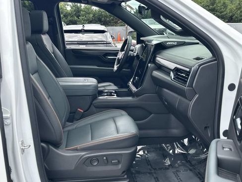 Used 2025 GMC Yukon XL AT4 w/ AT4 Premium Plus Package AWD/4WD image 22