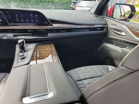 Certified 2024 Cadillac Escalade ESV Sport Platinum w/ LPO, ONYX Package image 21