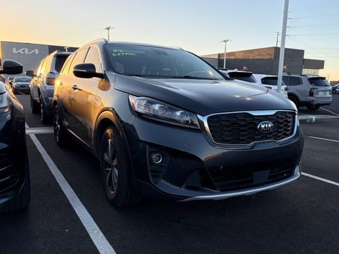 Certified 2019 Kia Sorento EX w/ EX Touring Package image 2
