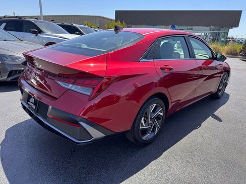 Used 2025 Hyundai Elantra SEL FWD image 5