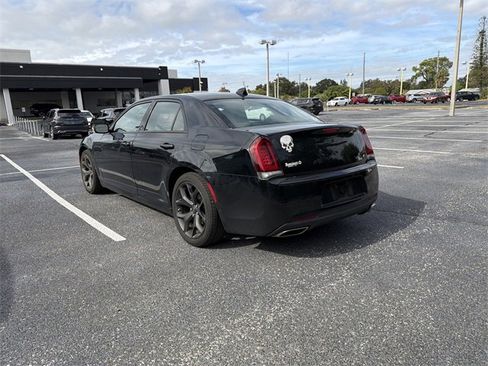 Used 2022 Chrysler 300 Touring w/ Sport Appearance Package image 3