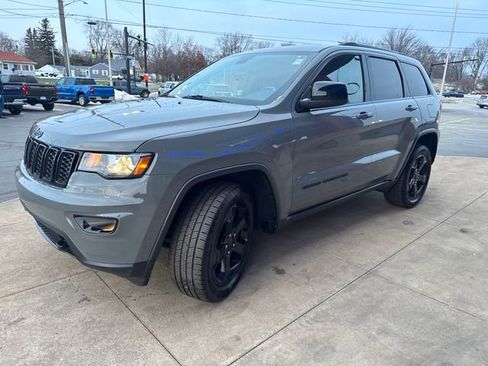 Used 2019 Jeep Grand Cherokee Laredo image 5