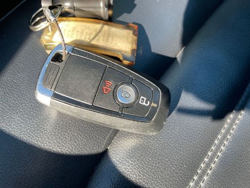 Used 2022 Ford Edge SEL image 22