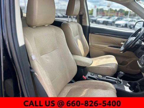 Used 2016 Mitsubishi Outlander SE AWD/4WD image 5