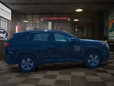 Used 2025 Toyota RAV4 XLE AWD/4WD image 7