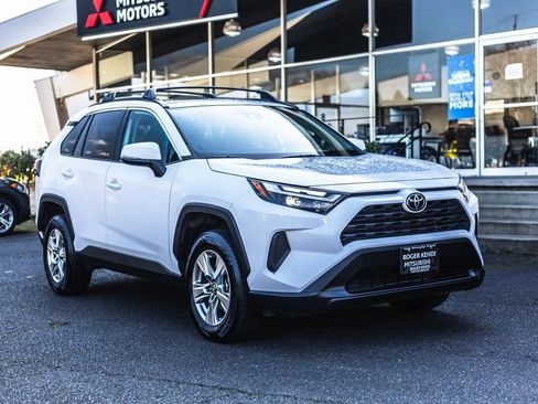 Used 2024 Toyota RAV4 XLE w/ Convenience Package image 7