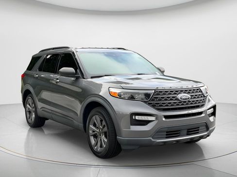 Used 2021 Ford Explorer XLT w/ Equipment Group 202A AWD/4WD image 3