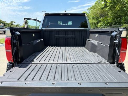 Used 2025 Toyota Tacoma SR AWD/4WD image 27