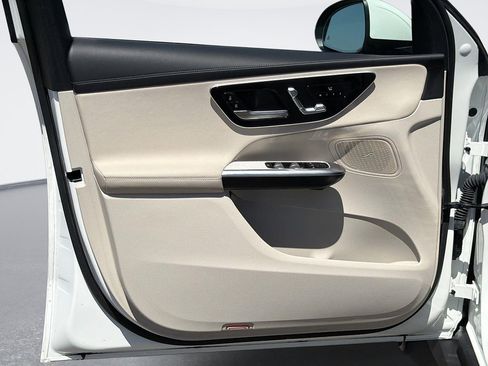 Used 2024 Mercedes-Benz GLC 300 image 18