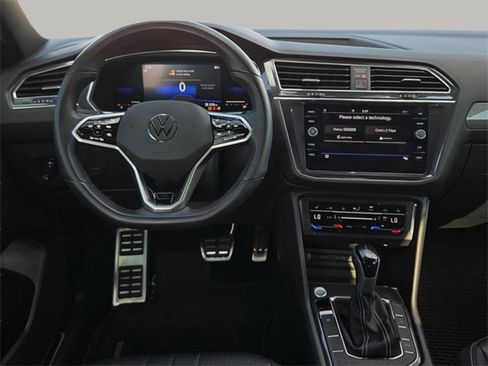 Used 2023 Volkswagen Tiguan SE R-Line image 14