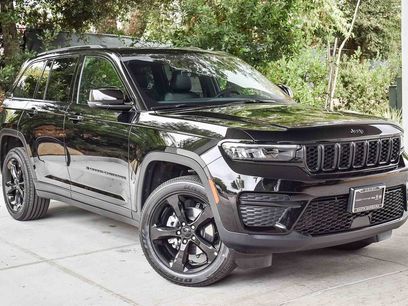 New 2025 Jeep Grand Cherokee Altitude