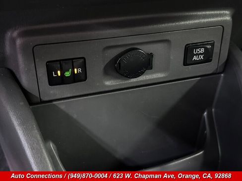 Used 2014 Toyota Prius V Five FWD image 15