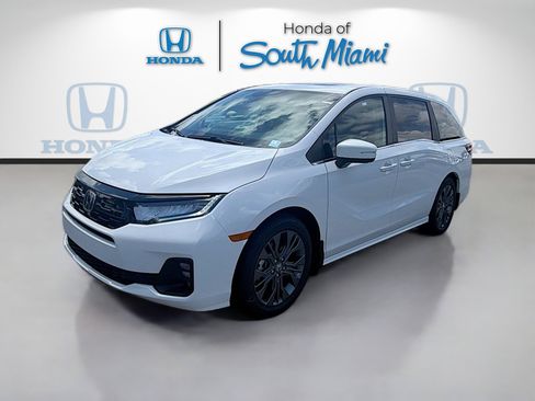 New 2026 Honda Odyssey Touring image 3