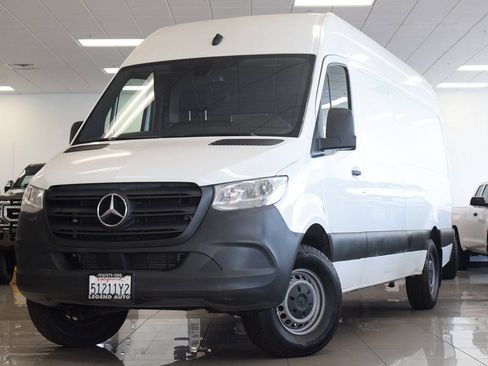 Used 2019 Mercedes-Benz Sprinter 2500 image 3