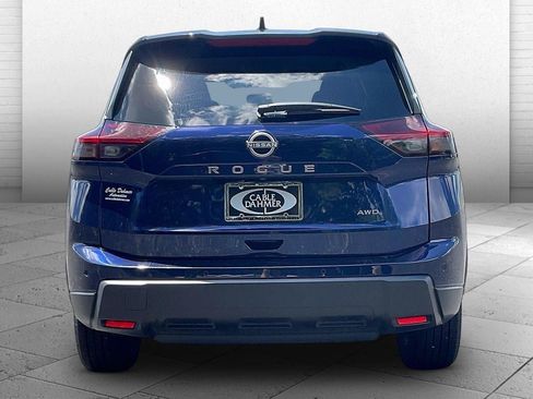 Used 2025 Nissan Rogue SV AWD/4WD image 3