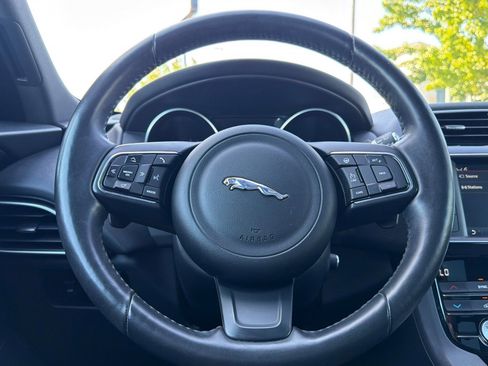 Used 2017 Jaguar F-PACE Prestige AWD/4WD image 24