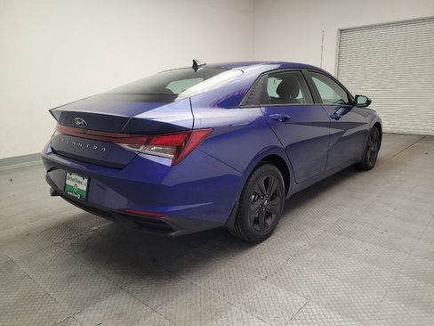 Used 2022 Hyundai Elantra SEL w/ Convenience Package FWD image 9