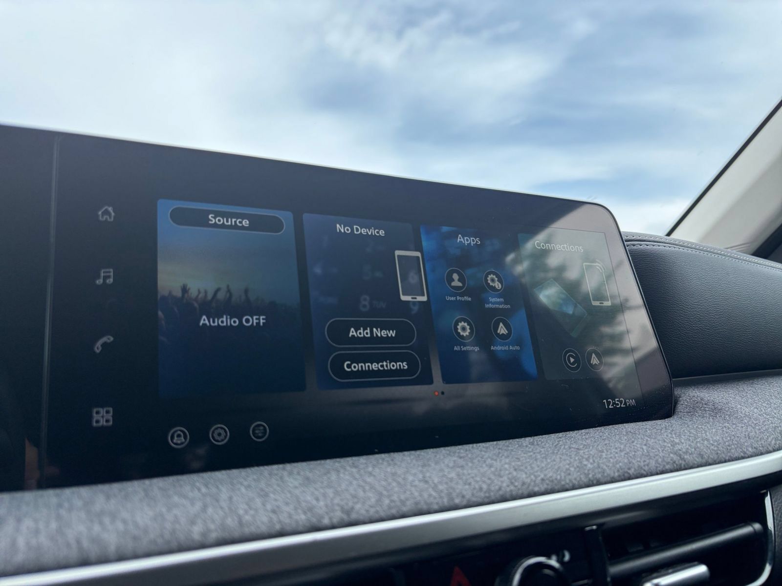 Used 2026 Nissan Kicks SV FWD image 19