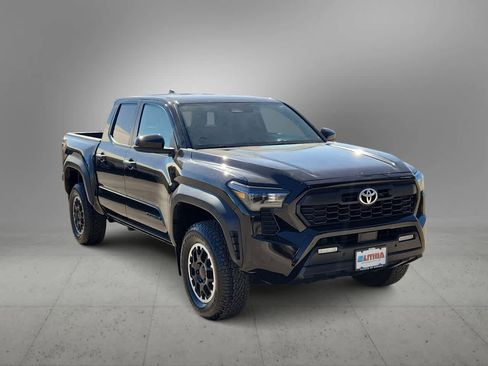Used 2024 Toyota Tacoma TRD Off-Road image 2