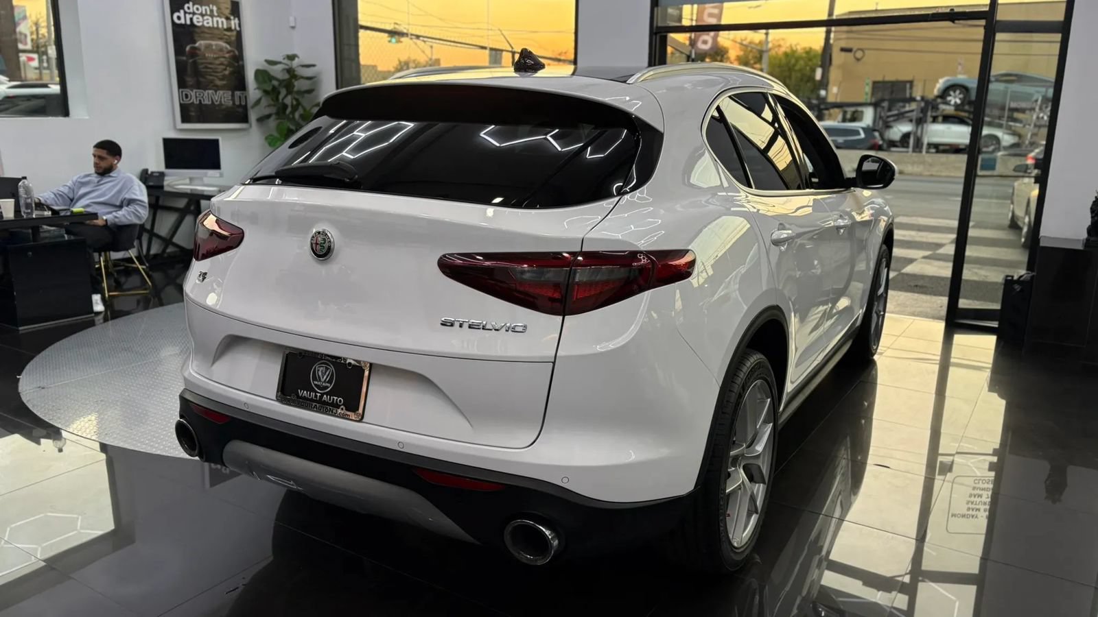 Used 2018 Alfa Romeo Stelvio Ti AWD/4WD image 5