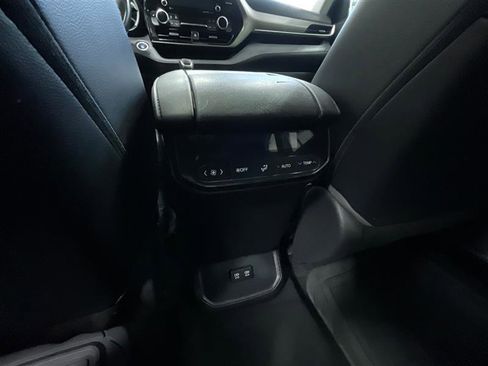 Used 2021 Toyota Highlander XLE image 22