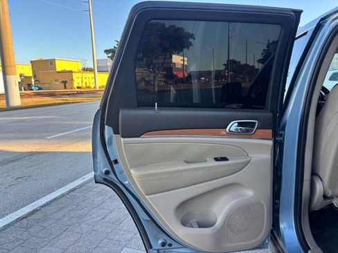 Used 2012 Jeep Grand Cherokee Overland image 19