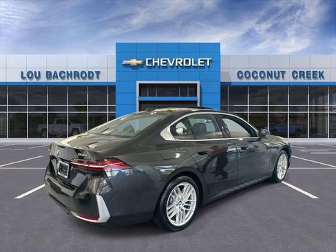 Used 2024 BMW 530i w/ Premium Package image 8