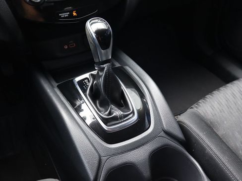Used 2018 Nissan Rogue S AWD/4WD image 17
