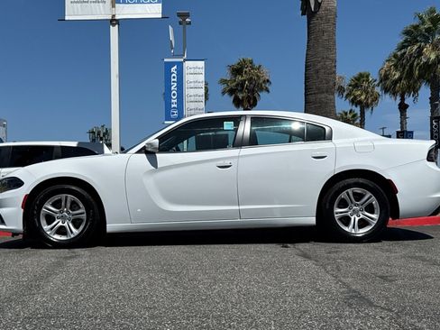 Used 2022 Dodge Charger SXT RWD image 2