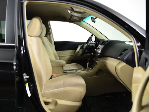 Used 2012 Toyota Highlander FWD image 17