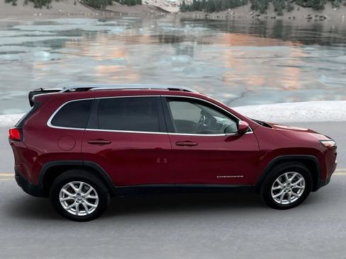 Used 2016 Jeep Cherokee Latitude w/ Comfort & Convenience Group image 2