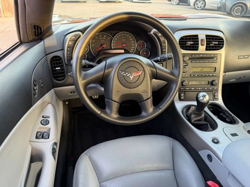 Used 2005 Chevrolet Corvette Coupe w/ Preferred Equipment Group RWD image 26