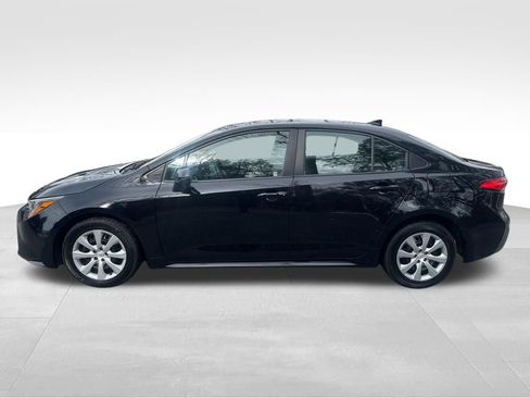 Used 2024 Toyota Corolla LE image 2