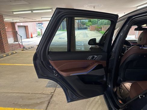 Used 2021 BMW X5 xDrive40i w/ Premium Package AWD/4WD image 14