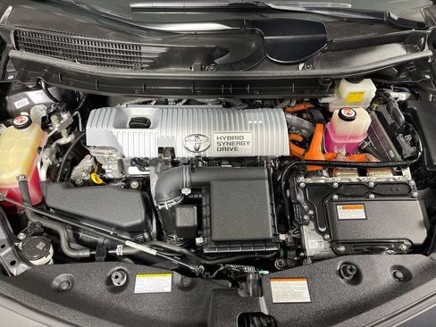 Certified 2017 Toyota Prius V Two FWD image 9