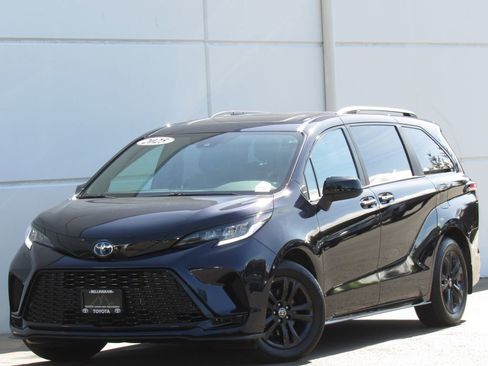 Used 2025 Toyota Sienna XSE AWD/4WD image 1