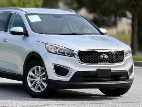 Used 2017 Kia Sorento LX FWD image 46