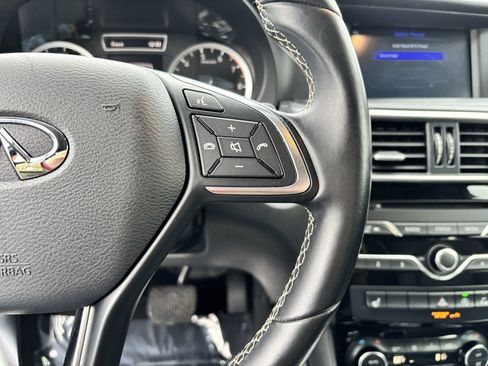 Used 2018 INFINITI QX30 Premium w/ Technology Package image 7