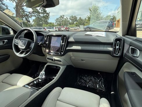 Certified 2026 Volvo XC40 B5 Plus AWD/4WD image 13