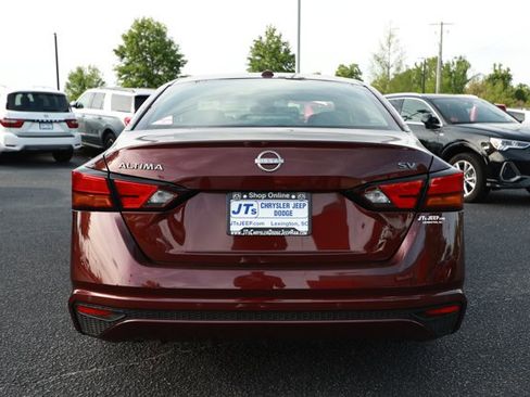 Used 2024 Nissan Altima 2.5 SV FWD image 7