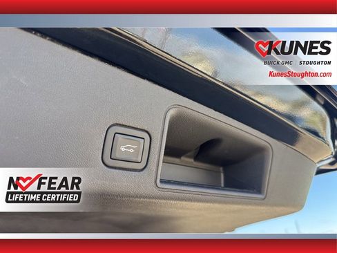 Used 2024 GMC Terrain SLT AWD/4WD image 19