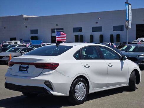 Used 2024 Kia Forte LX FWD image 7