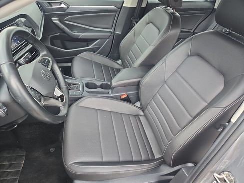 Used 2024 Volkswagen Jetta SE FWD image 22