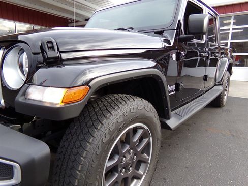 Used 2023 Jeep Gladiator Overland w/ Cold Weather Group image 2